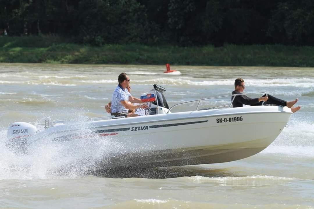 Hausboat "Zivot Na Vode" Lejlighed Bratislava Eksteriør billede